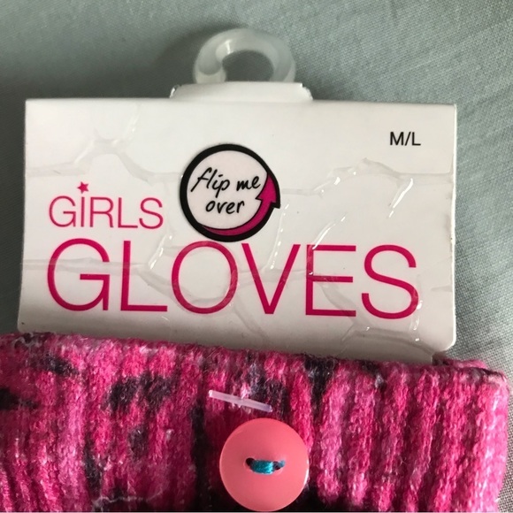 NWT Xhilaration Bundle of monkey socks and flip over gloves - Picture 4 of 9